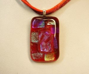 Pendentif en verre dichroïque