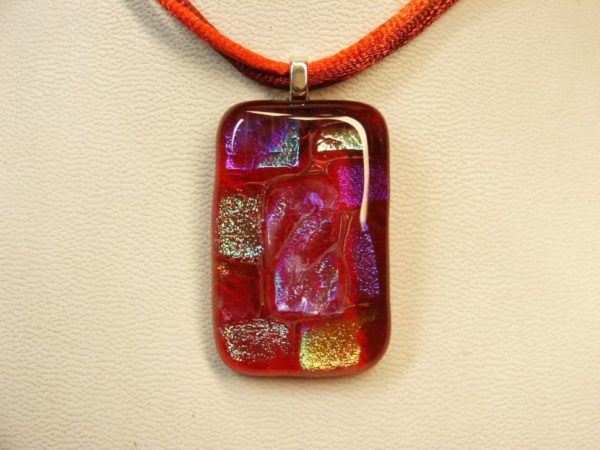 Pendentif en verre dichroïque